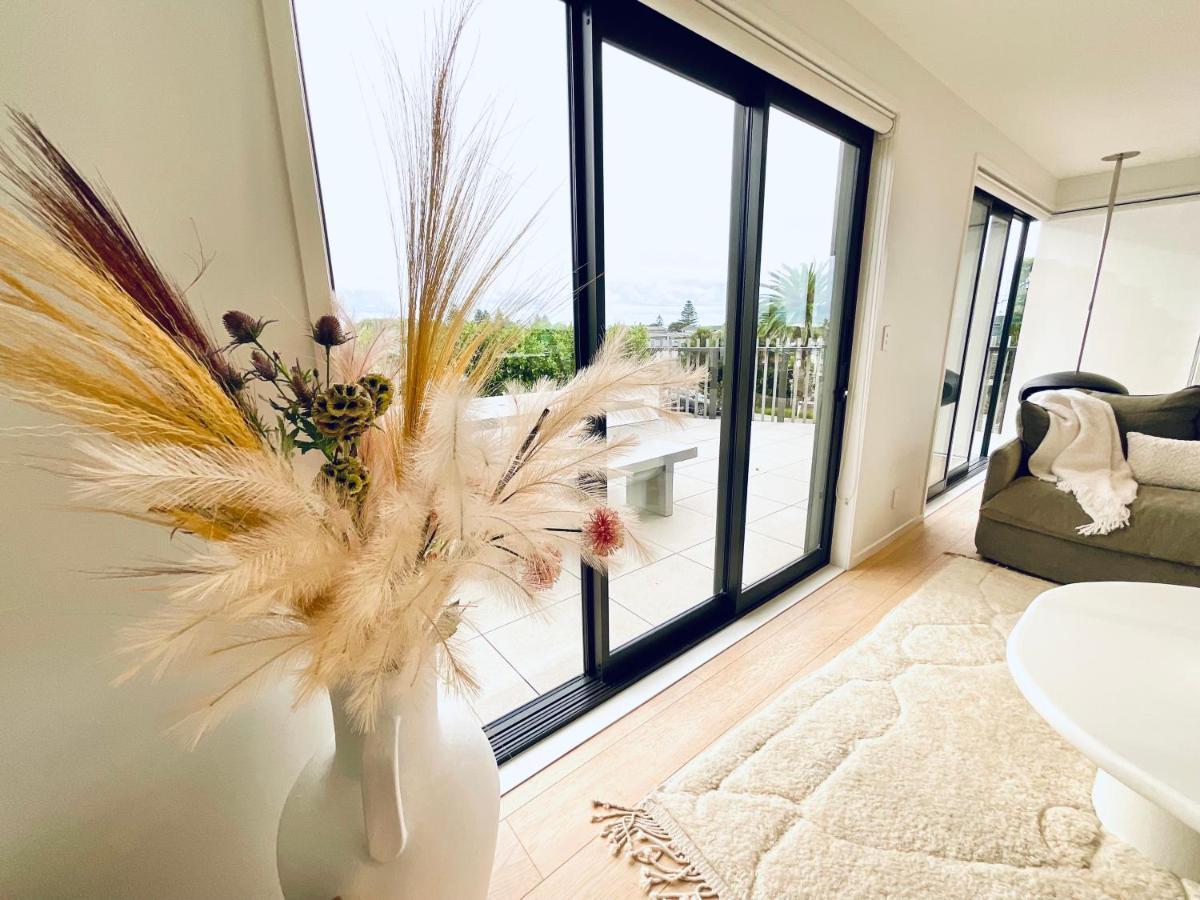 Deluxe Downtown Mount Maunganui Villa Exterior photo